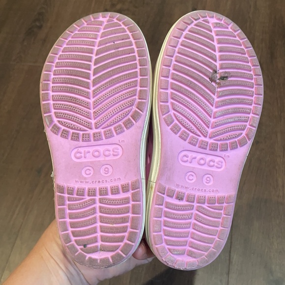Girl’s Pink Crocs - Picture 2 of 4